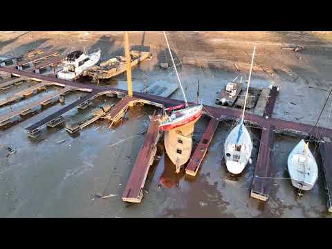 Video cu dronă cu apa plecată de la Memphis Yacht Club, râul Mississippi