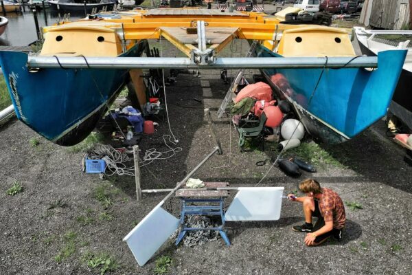 Bifarea locurilor de muncă sub linia de plutire |  Sălbatic Sailing