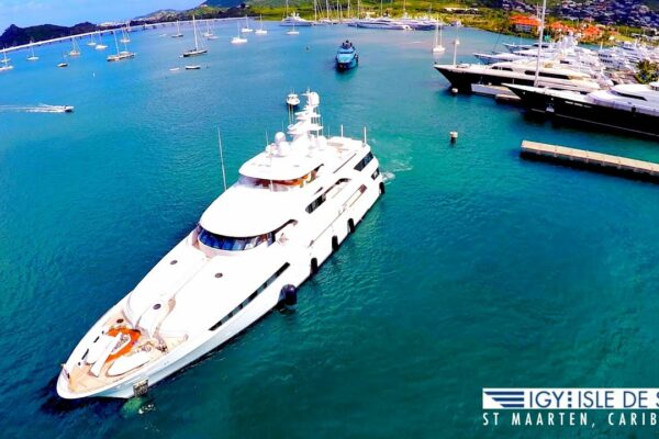 Aveți nevoie de un loc unde să vă andocați MEGA-YACHT-ul dvs. de 100 de milioane de dolari?  În St Maarten, SXM, Caraibe