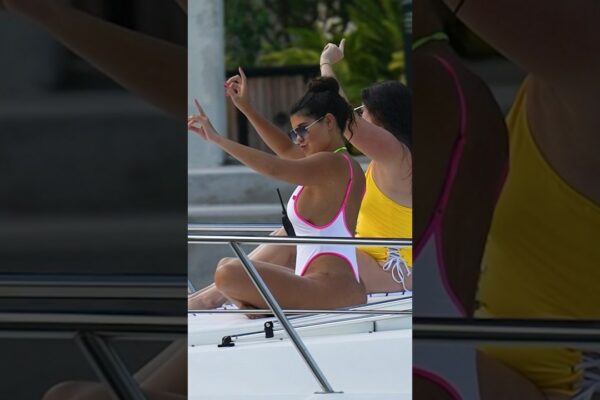 🌊🎥 Aceste regine ale iahturilor iubesc aparatul foto!  📸⛴ |  Râul Miami |  Bărci din Miami.  ✨📸