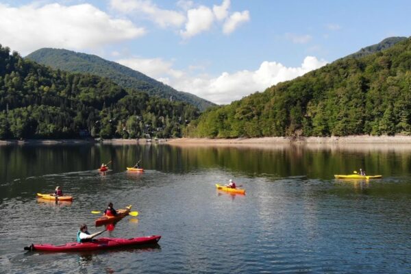 Echipa Netlogiq la teambuilding cu caiacul - Yachting Club Tarnita #tarnitalake