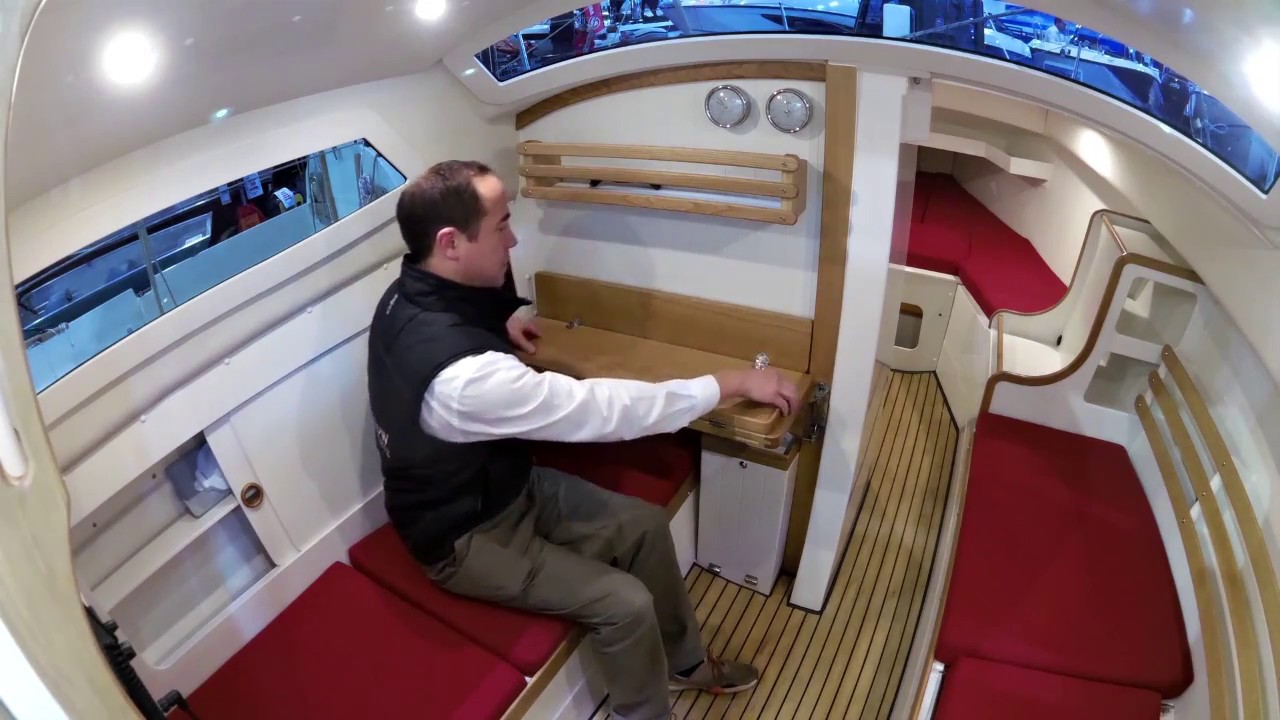 În interiorul BayCruiser 26 de la Swallow Yachts