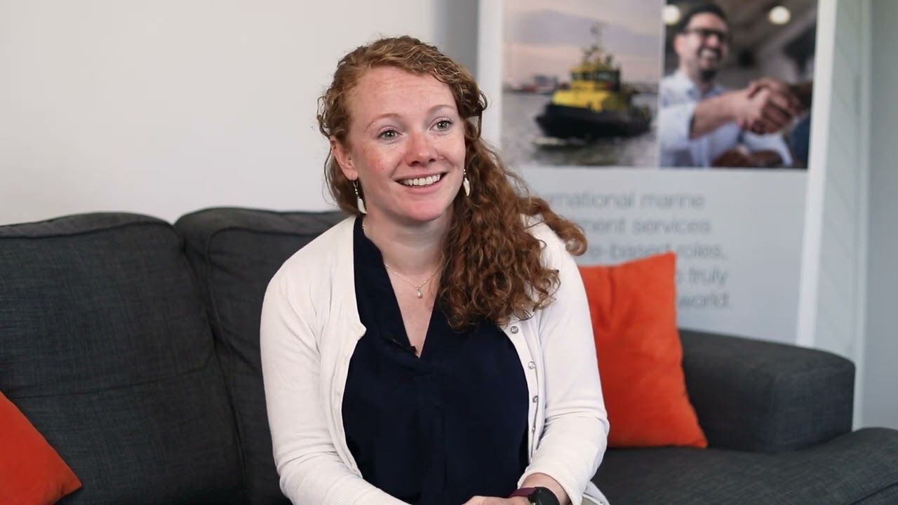 Faceți cunoștință cu Stephanie: Consultant de recrutare din echipa DET |  Resurse marine
