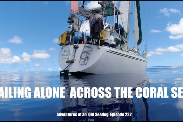 Navigand singur peste Marea Coralilor