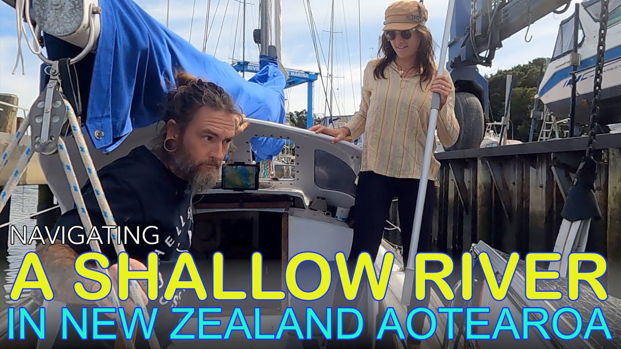 Urmând râul Hatea de mică adâncime și sub un pod remorcă pentru a-și transporta în Noua Zeelandă