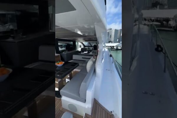 cel mai recent model sunseeker 2022#yachting#yachtworld #luxurylifestyle #yacht#yachttour #short #2022latest