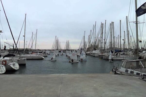 Portul de agrement din Vilanova i la Geltru - scoala de navigatie intors din mare