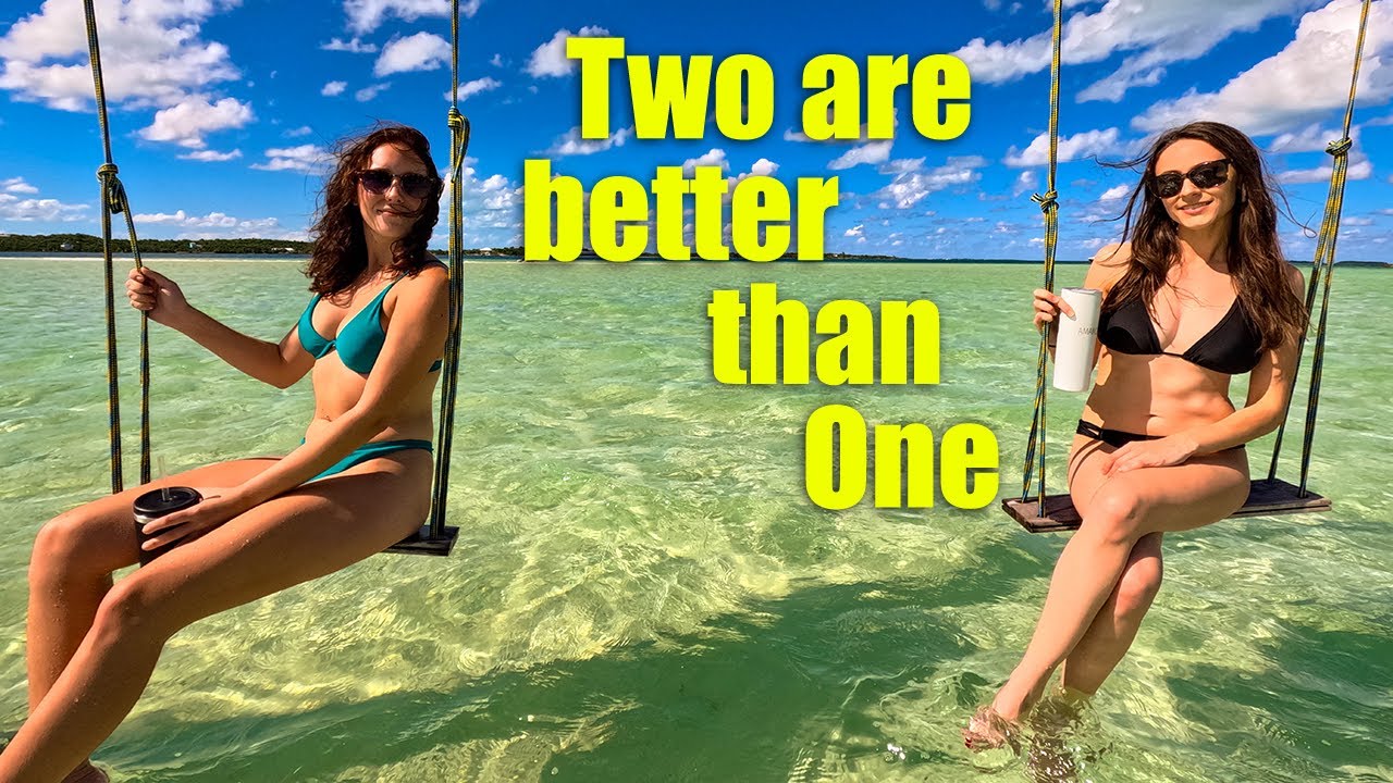 Două fete sunt mai bune decât una - Plaja Tahiti