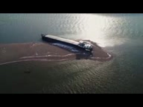 O navă de marfă românească eșuează în largul coastelor Ungariei