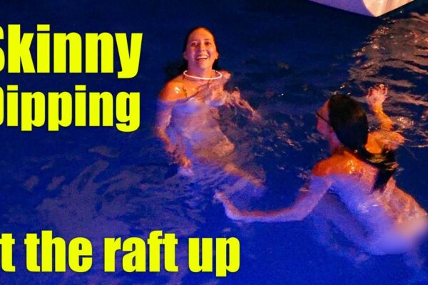 Noapte târziu Skinny Dipping la pluta de flotilă sus!