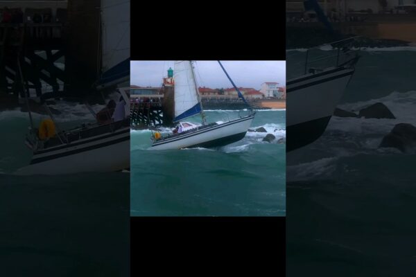 Motorul se defectează aici și ești toast 😬 #sailing #sailingshorts #storm