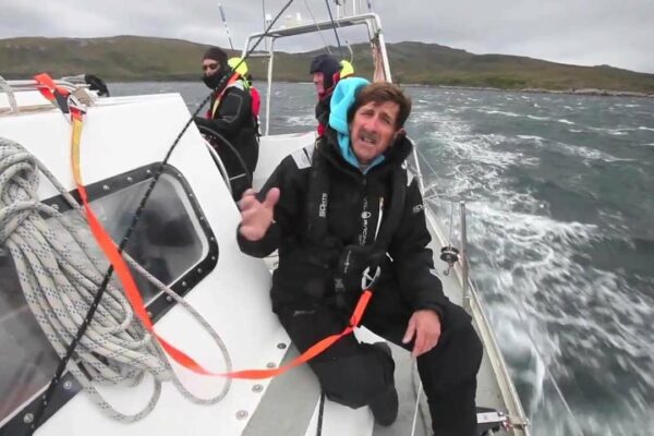 Cum să alegeți și să utilizați pânzele de furtună – Skip Novak's Storm Sailing