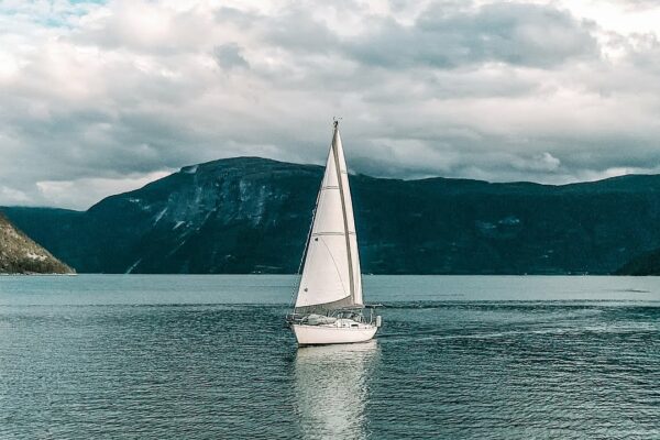 Navigați în cel mai lung fiord din lume — Sailing Uma [Step 243]
