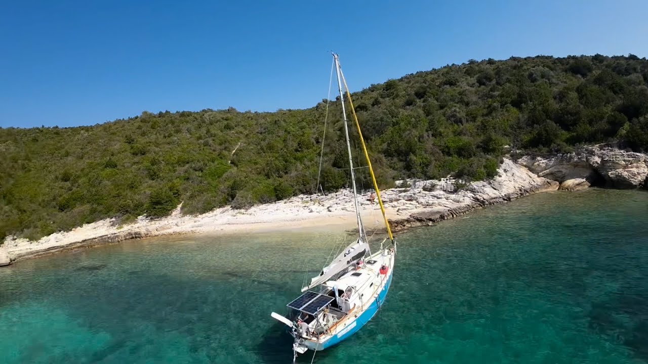 Corfu.  Navigand in paradis