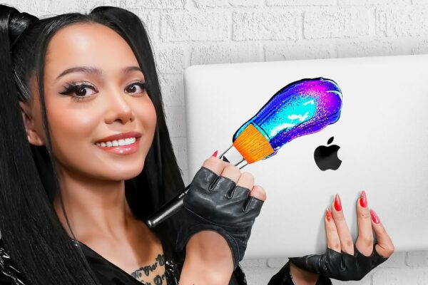 Am surprins-o pe Bella Poarch cu 20 de Macbook-uri personalizate!