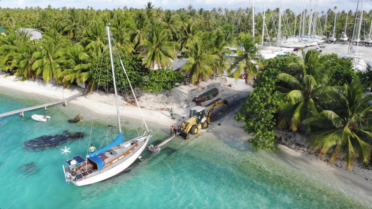 Transportarea unui iaht cu vele pe un recif atolului din Pacific - Ep.  61 Thula Sailing