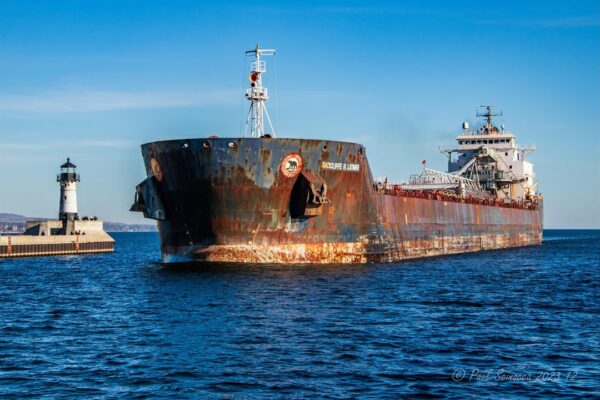 Cea mai ruginită navă care navighează pe Marile Lacuri?  Radcliffe R Latimer ajunge la Duluth cu Rust & Salt!