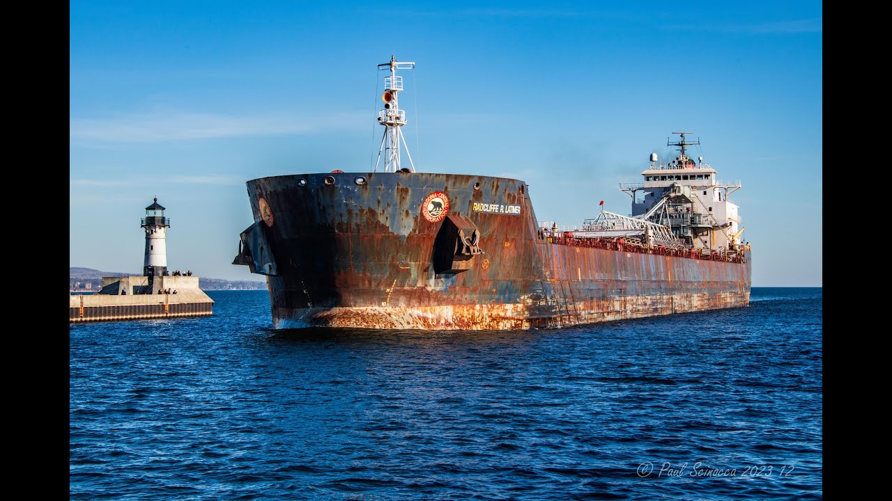 Cea mai ruginită navă care navighează pe Marile Lacuri?  Radcliffe R Latimer ajunge la Duluth cu Rust & Salt!