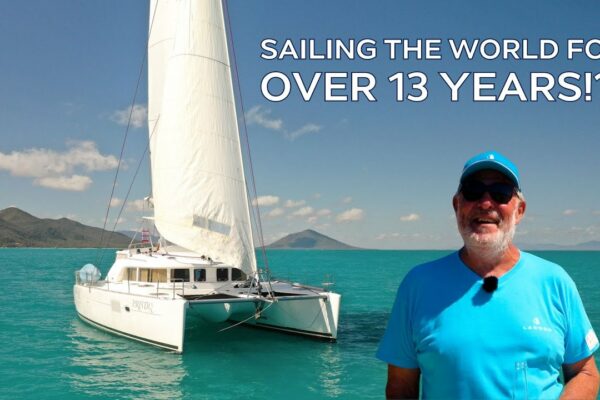 13 ani trăind la bord și navigând prin lume pe un catamaran Lagoon