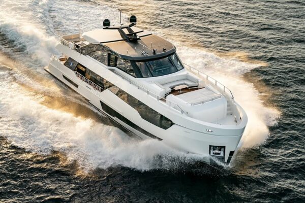 Ocean Alexander 90r, după cum a fost revizuit de revista Yachting