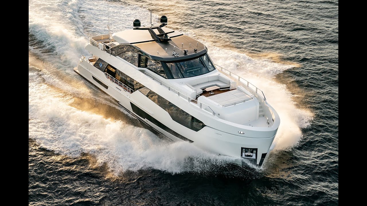 Ocean Alexander 90r, după cum a fost revizuit de revista Yachting