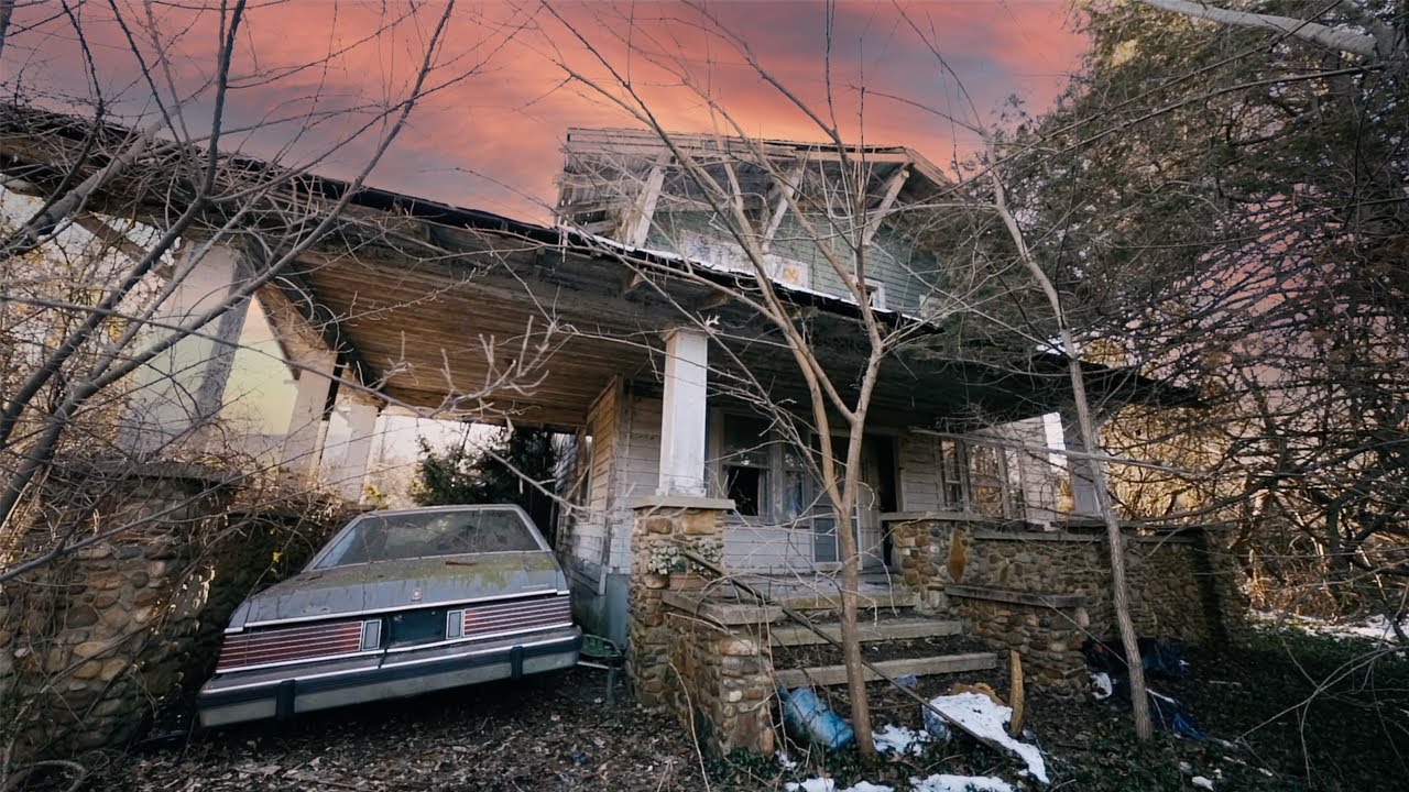 Lăsați la elemente!  - Casa neatinsă a familiei americane abandonată