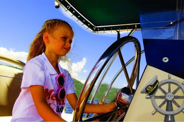 Vacanta la mare - Melissa este capitan de vas | Calatorie pe iaht in Muntenegru Herceg Novi