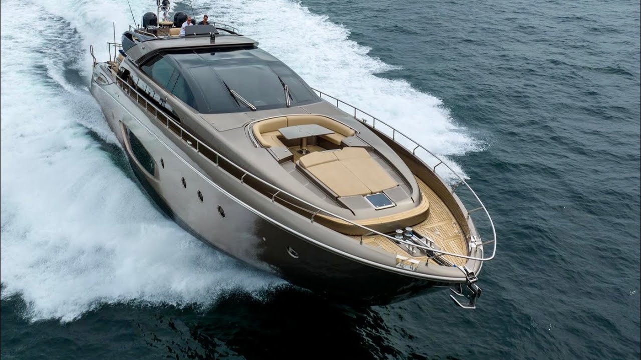 Tur de iaht de 2,9 milioane de dolari: Riva 86 Domino 2012