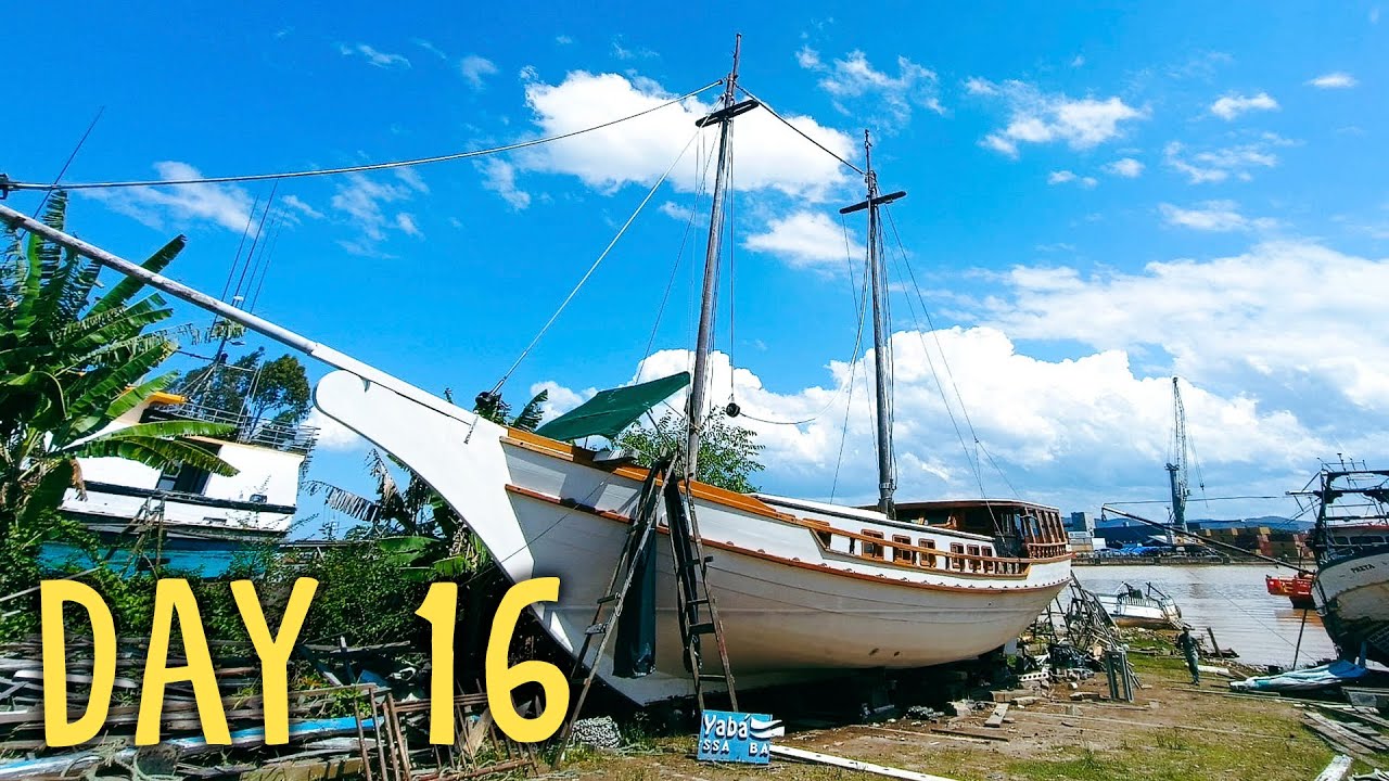 Acrobații cu pompă de santină și restaurare ambarcațiuni din lemn în afara rețelei — Sailing Yabá 184