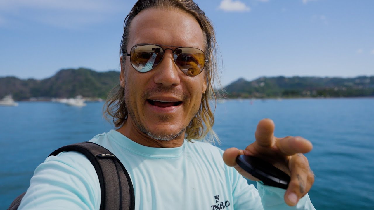 Proces de check-in absolut nebun în Costa Rica Sosind cu barca cu pânze