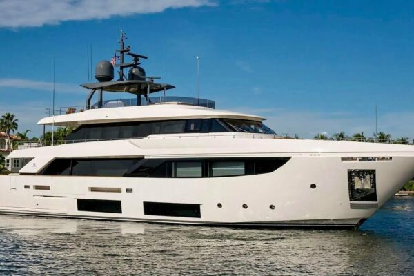 Tur superyacht de 10,9 milioane USD: 2018 Custom Line 108