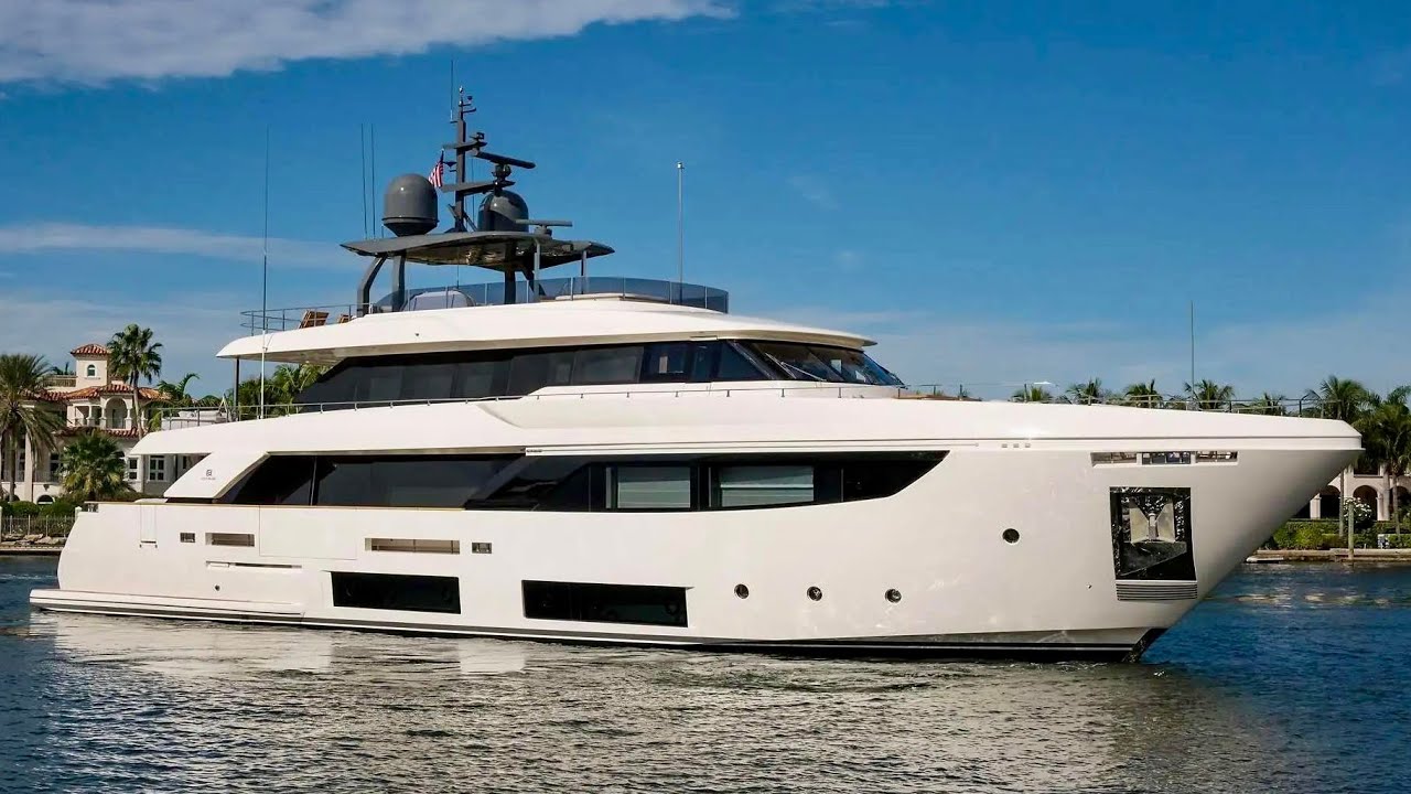 Tur superyacht de 10,9 milioane USD: 2018 Custom Line 108