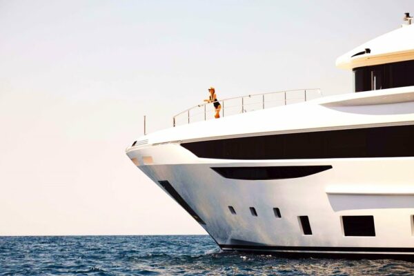 Superyacht-ul de lux DIAMOND 145 din fibră de sticlă Benetti de 44 m, elegant și atemporal