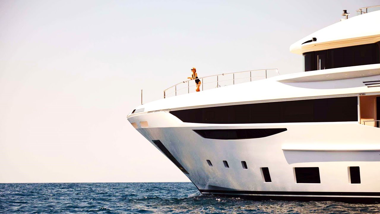 Superyacht-ul de lux DIAMOND 145 din fibră de sticlă Benetti de 44 m, elegant și atemporal