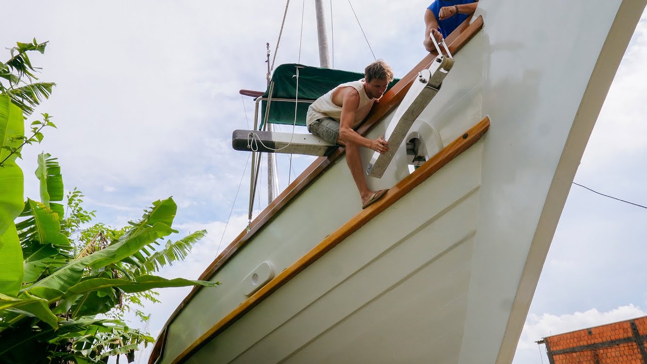 Instalarea rolei de prora de ancorare a lui Yabá (reconstituire completă a bărcii) — Sailing Yabá 187