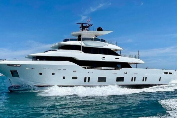 Tur superyacht de 24,5 milioane de euro: Canados 143