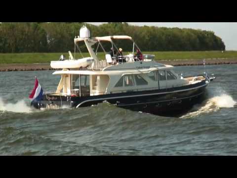Aquanaut Global Voyager de la Motor Boat & Yachting