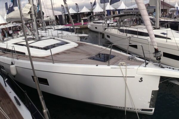 2024 Beneteau Oceanis 51.1 Sailing Yacht Review - Elegant și sofisticat |  BoatTube