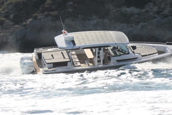 Axopar 37 recenzie |  Barcă cu motor și iahting