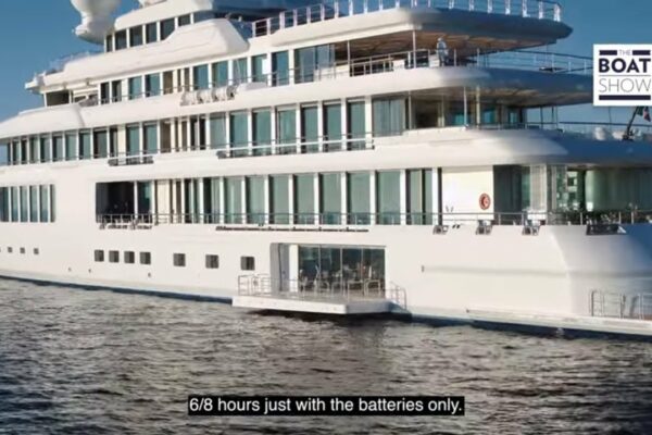 BENETTI FB 272 "LUMINOSITY" - 107m Hybrid Giga Yacht Exclusiv Tur al camerei motoarelor - The Boat Show
