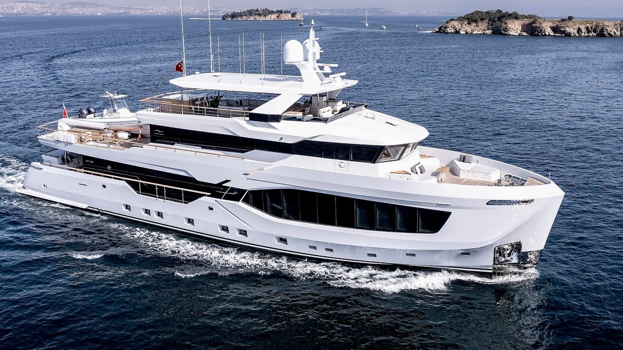 Tur superyacht de 17,8 milioane USD: Numarine 37XP 2023