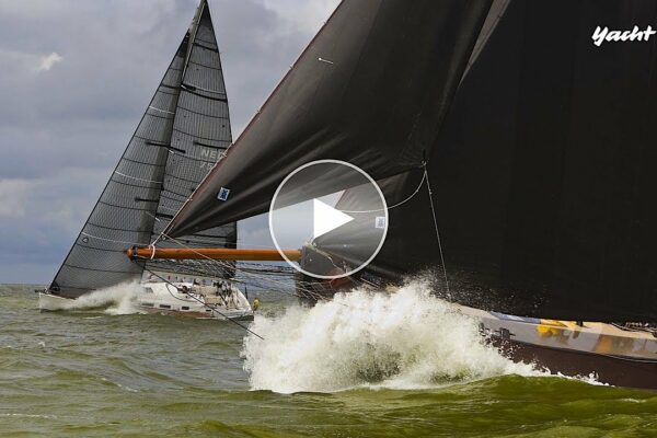Nava cu fund plat versus X-yacht – o cursă imposibilă
