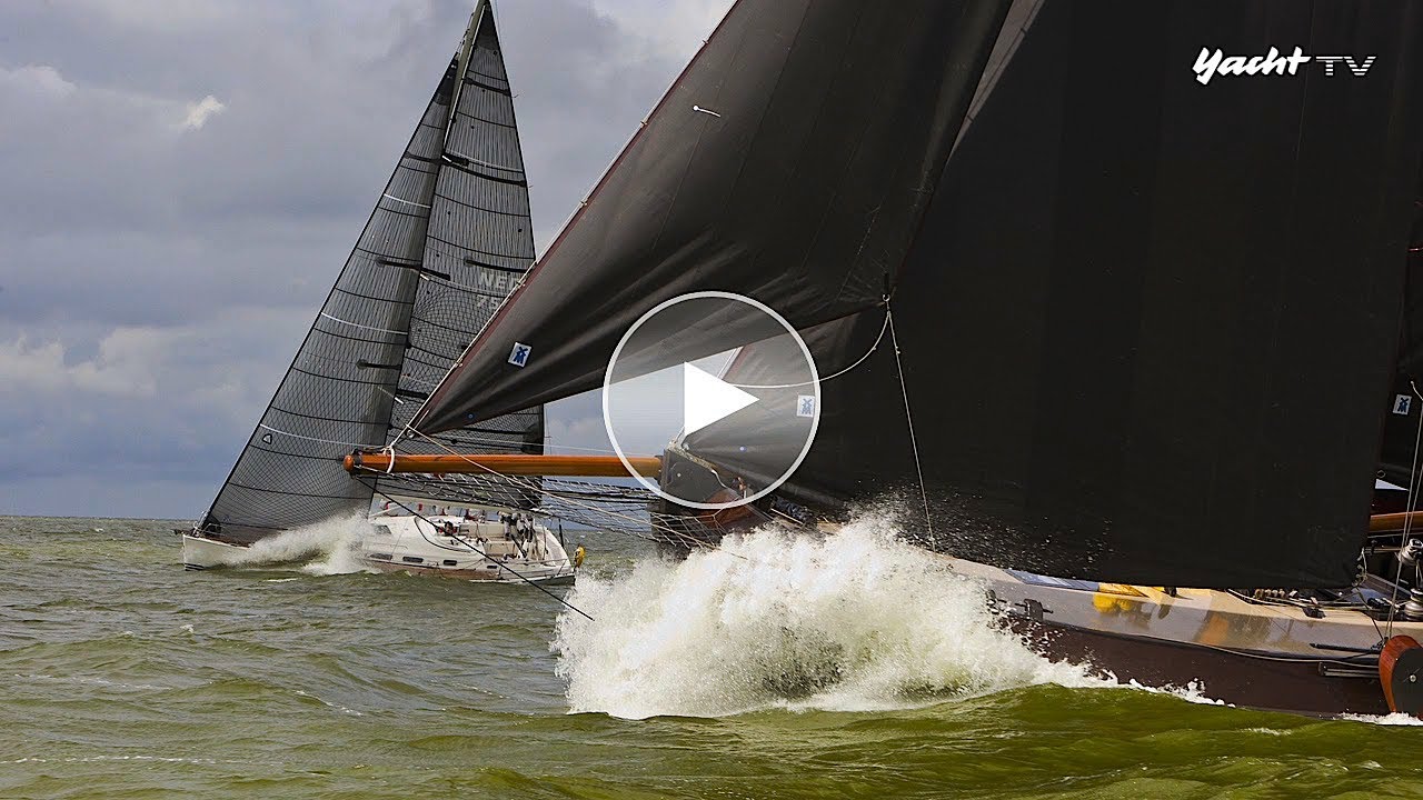 Nava cu fund plat versus X-yacht – o cursă imposibilă