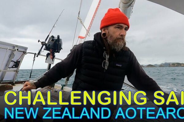 O navigare provocatoare în Golful Hauraki din Noua Zeelandă până la Insula Waiheke de la Insula Great Barrier