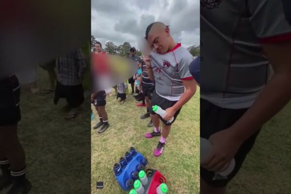 Un copil de 11 ani a plâns după ce i s-a spus că nu poate juca rugby din cauza dimensiunii sale