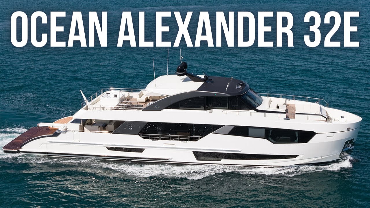 Ocean Alexander 32E (EXPLORER) SuperYacht Tour