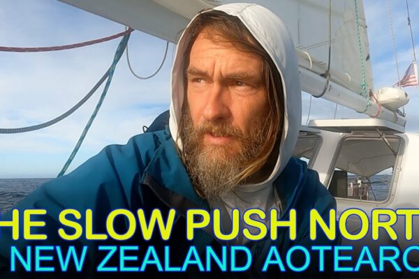Împingerea lentă spre vârful insulei de nord a Noii Zeelande și printarea unui pește Kahawai