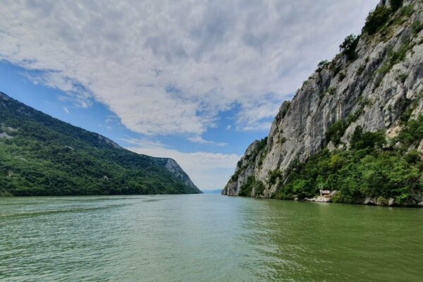 Croaziera Cazanele Dunarii de la Orsova la Dubova |  România |  4K