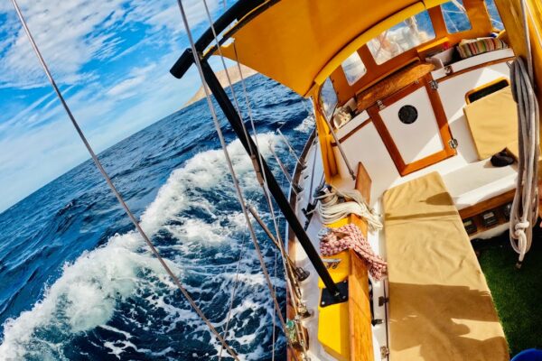 „TREBUIE SĂ PLECĂM ACUM”.  |  Sailing Sitka Ep 107