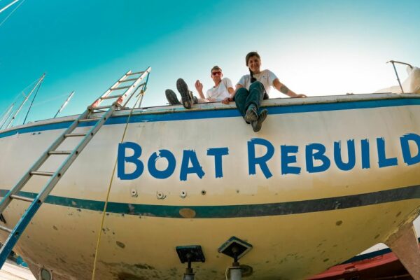 Am cumpărat o barcă abandonată acum 2,5 ani și încă lucrăm la ea... |  PĂSĂRĂ DE MARE VELING Ep.63